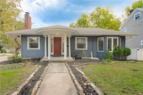 Photo of 7301 Summit Street, Kansas City, MO 64114 (MLS # 2647961)