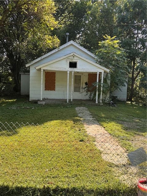 Photo of 8325 Brooklyn Avenue, Kansas City, MO 64132 (MLS # 2639416)