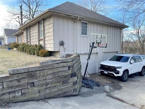 Tiny photo for 1310 N Forest Lane, Liberty, MO 64068 (MLS # 2599027)