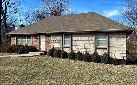 Photo of 1310 N Forest Lane, Liberty, MO 64068 (MLS # 2599027)