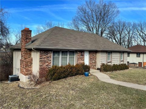 Tiny photo for 1310 N Forest Lane, Liberty, MO 64068 (MLS # 2599027)