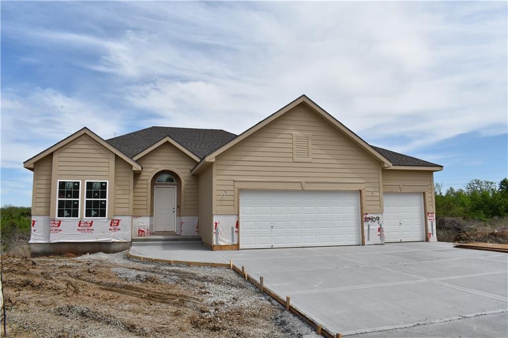 Photo of 623 E 13th Street, Kearney, MO 64060 (MLS # 2592497)