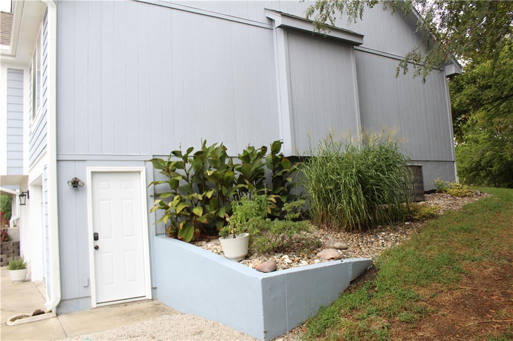 1843 NW 515th Road