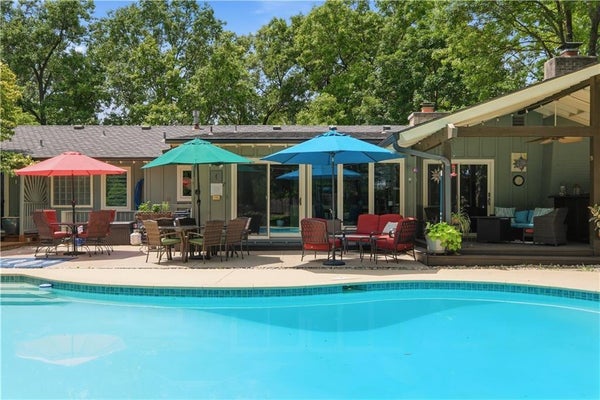5204 W 83RD TER, PRAIRIE VILLAGE, KS 66207 - Image 6ded720aadf6fe505cffdf22a4b48c3d/82466236