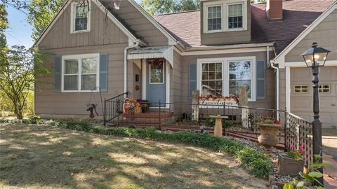 Photo of 1109 N Washington Street, Nevada, MO 64772 (MLS # 2582412)