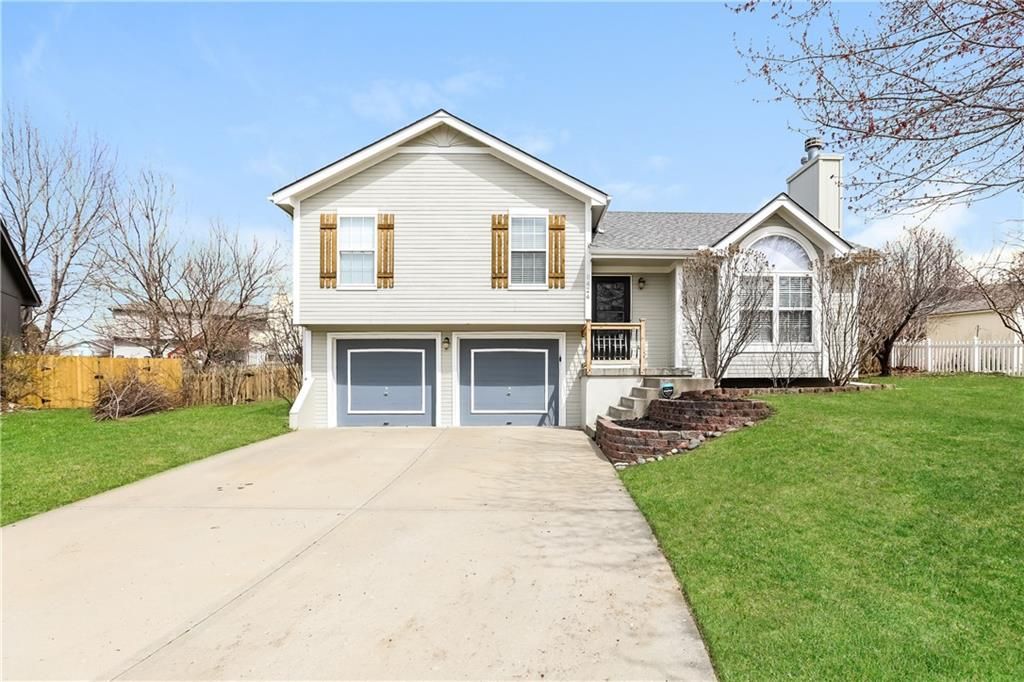 Photo of 8424 NE 107th Court, Kansas City, MO 64157 (MLS # 2592678)