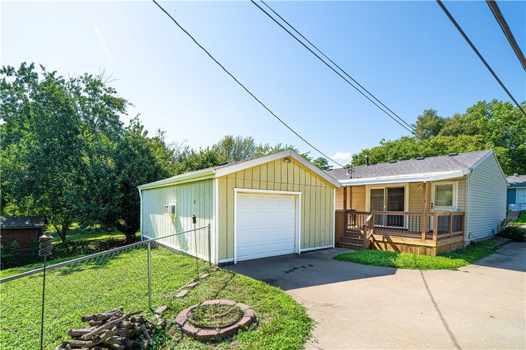 St Joseph, Missouri 64503, United States, 4 Bedrooms Bedrooms, ,2 BathroomsBathrooms,Residential,Active,169468