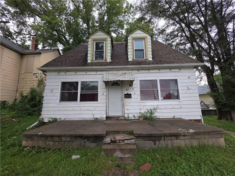 Photo of 705 thompson Avenue, St Joseph, MO 64504 (MLS # 2644329)