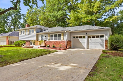Photo of 9624 Woodson Drive, Overland Park, KS 66207 (MLS # 2639403)