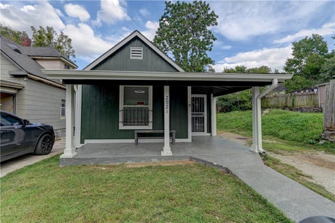 Photo of 2021 Elmwood Avenue, Kansas City, MO 64127 (MLS # 2642599)