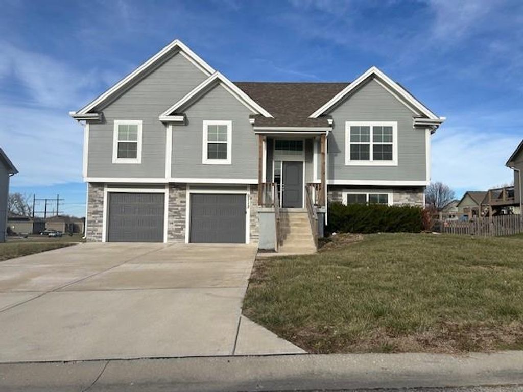 Photo of 9712 E 221st Street, Peculiar, MO 64078 (MLS # 2592693)