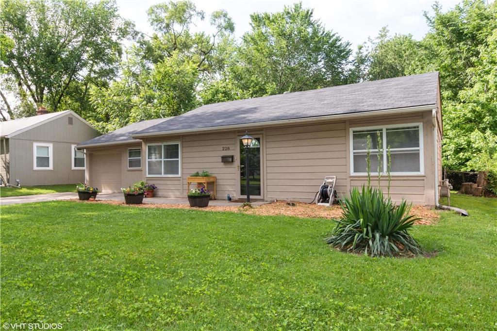 Photo 1 of 20 — 228 W Maiden Lane, Kansas City, MO 64114