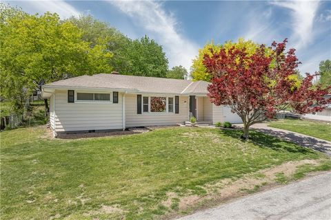 Photo of 2828 N 32nd Street, St Joseph, MO 64506 (MLS # 2616858)