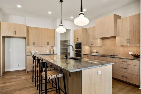 Photo of 17812 Rainbow Boulevard, Overland Park, KS 66085 (MLS # 2570553)