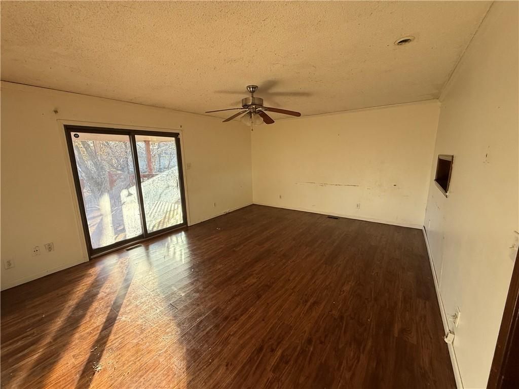 Photo of 4337 SW 30th Street, Topeka, KS 66614 (MLS # 2597328)