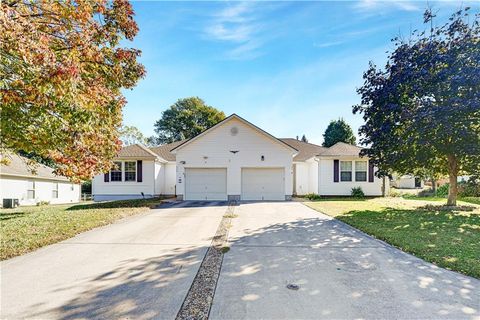 909 Mission Drive, Harrisonville, MO 64701 - #: 2579182