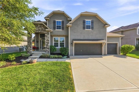 Photo of 2776 W Sitka Drive, Olathe, KS 66061 (MLS # 2639439)