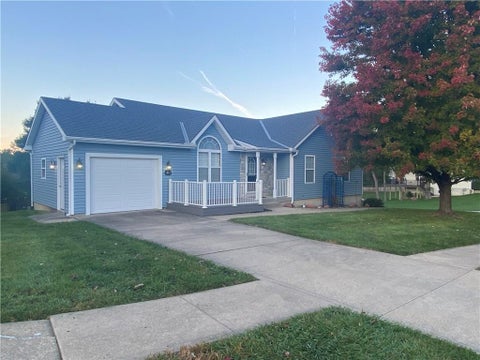 Photo of 411 Hillcrest Street, Lansing, KS 66048 (MLS # 2648011)