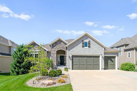 Photo of 9516 W 164th Place, Overland Park, KS 66085 (MLS # 2610319)