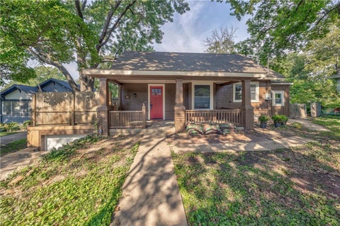 Photo of 703 N 12th Street, Leavenworth, KS 66048 (MLS # 2639213)