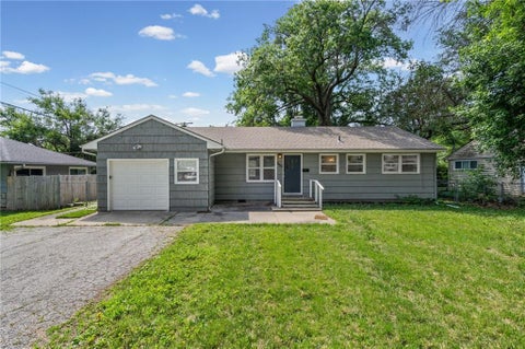 Photo of 7409 E 109th Street, Kansas City, MO 64134 (MLS # 2623611)