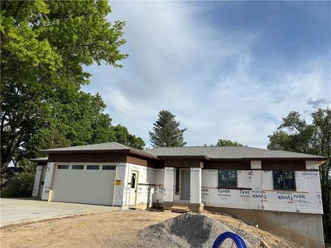 Photo of 3408 BROWN Street, St Joseph, MO 64506 (MLS # 2618314)