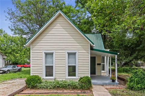 713 S Sycamore Street, Ottawa, KS 66067 - MLS#: 2625396