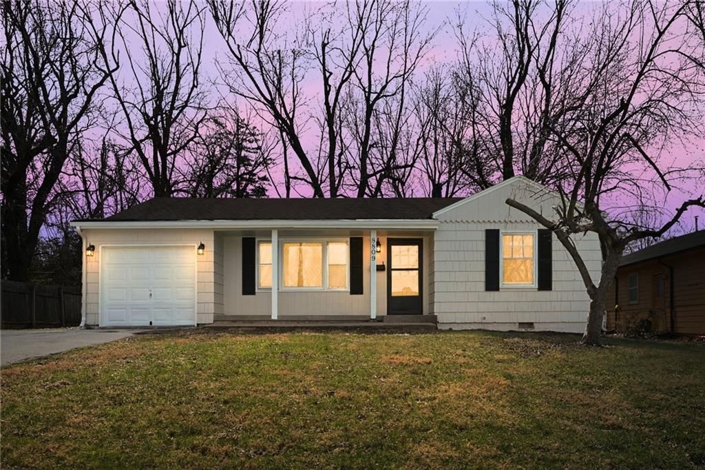 Photo of 8809 E 73rd Street, Raytown, MO 64133 (MLS # 2608078)