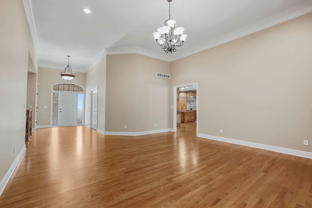 1600 Hedgewood Lane