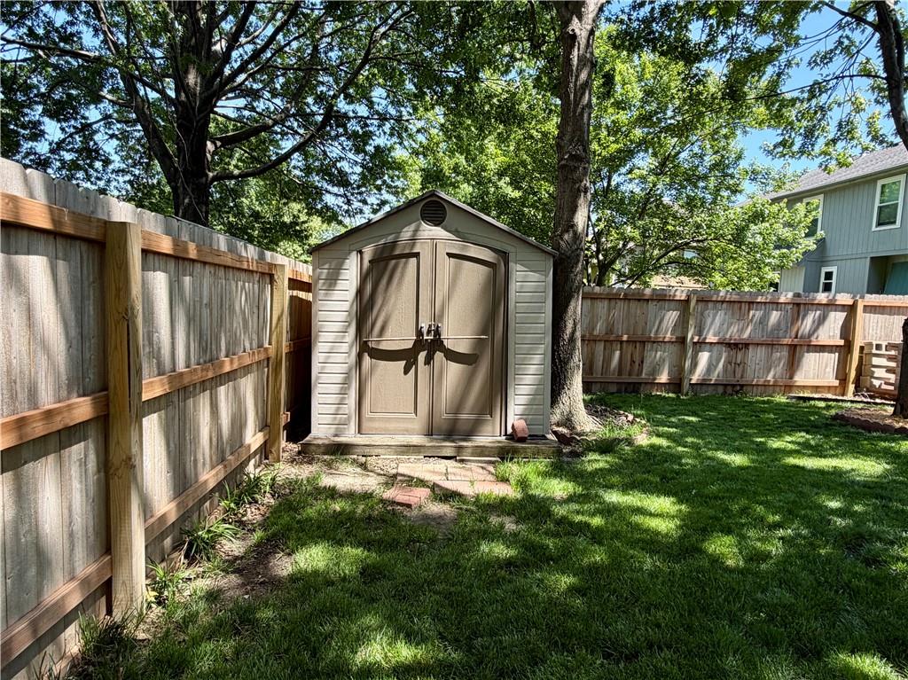 1328 E 154TH Terrace
