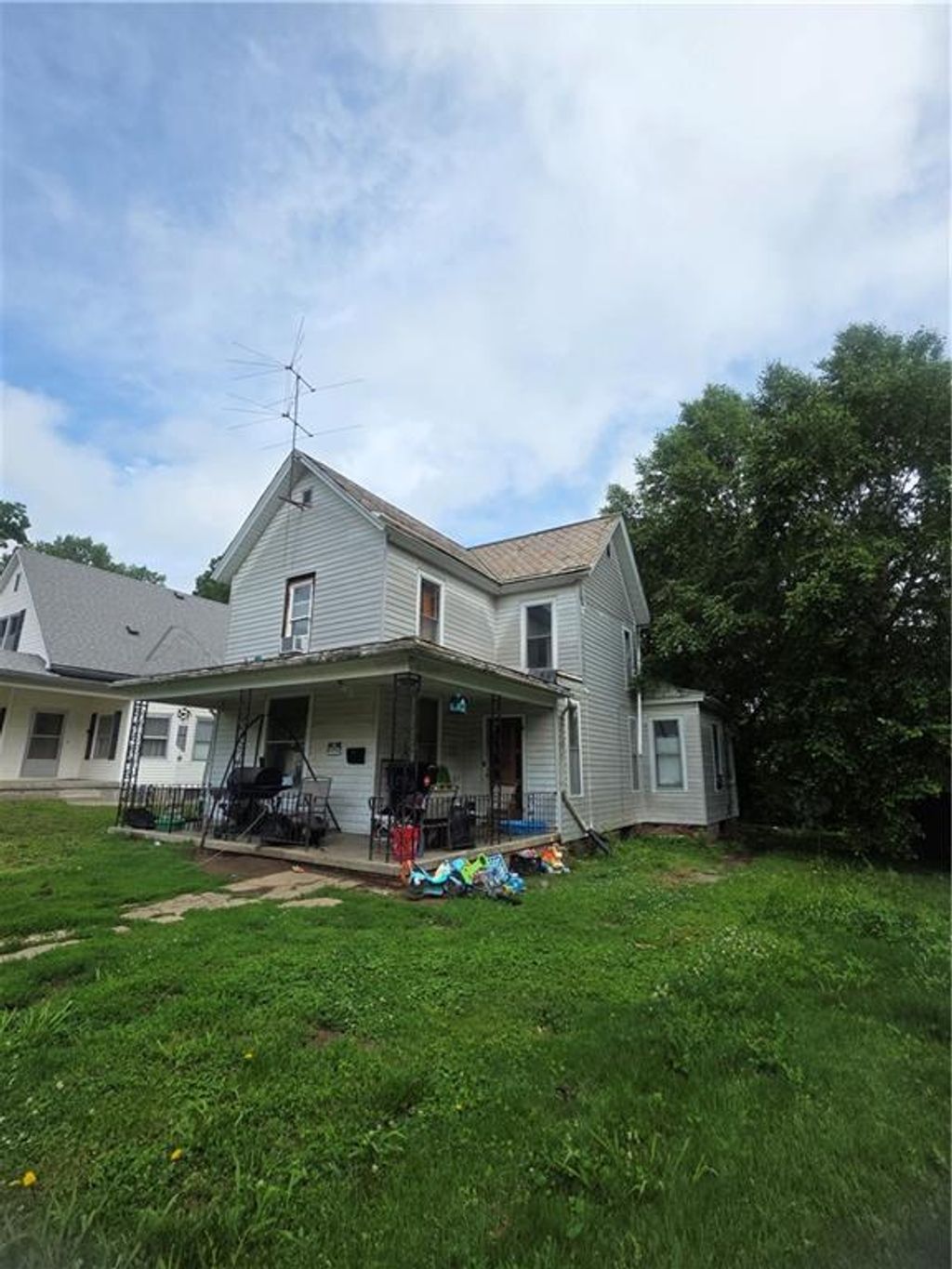 Photo of 2937 Seneca Street, St Joseph, MO 64507 (MLS # 2623998)