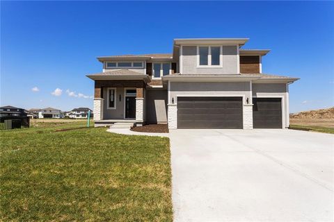 Photo of 13304 W 179th Street, Overland Park, KS 66013 (MLS # 2589891)