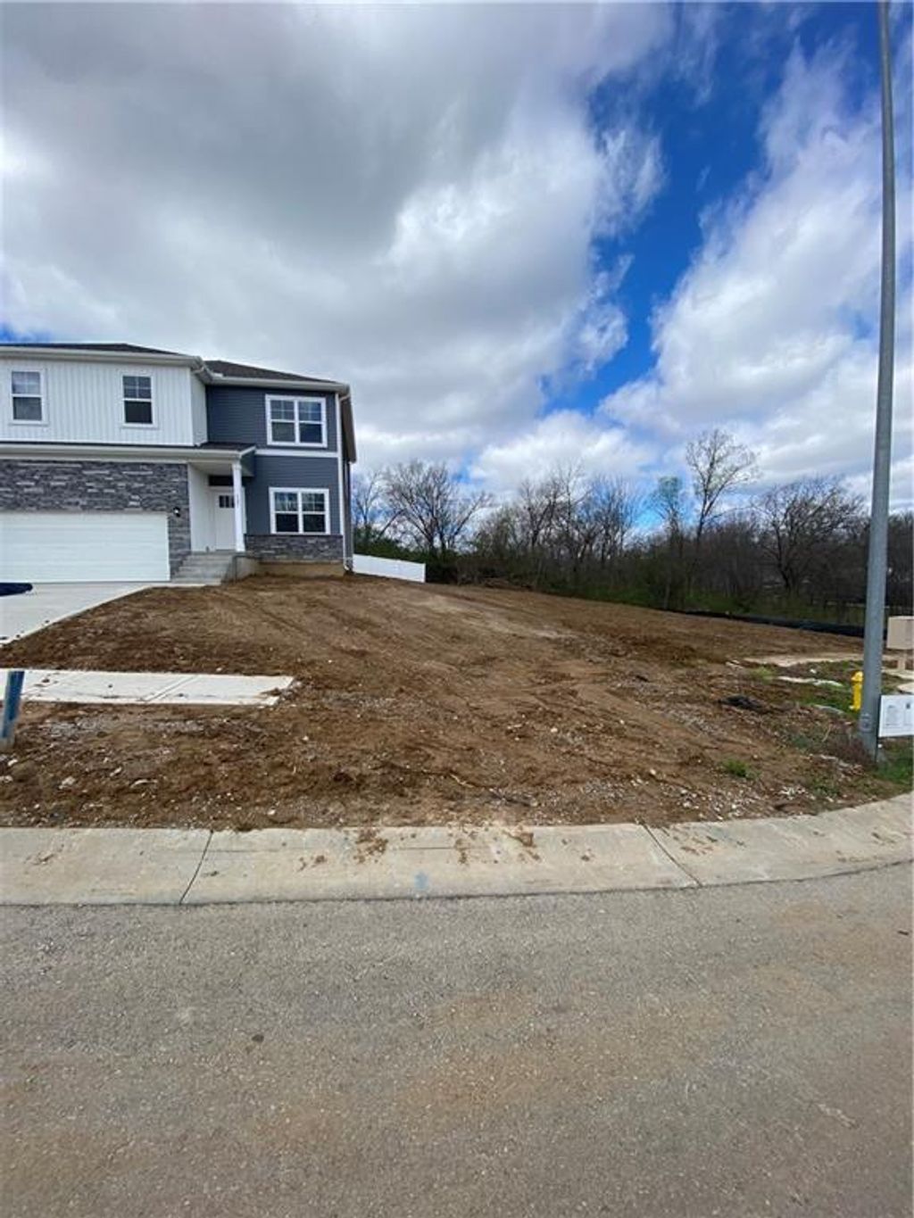 Photo of 521 Ella's Way, Liberty, MO 64068 (MLS # 2588291)