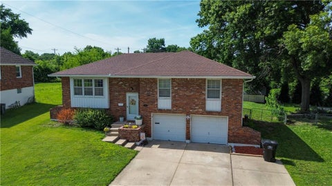 Photo of 15408 E 42nd Place S, Independence, MO 64055 (MLS # 2626717)