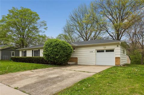 Tiny photo for 1308 Middlebrook Drive, Liberty, MO 64068 (MLS # 2627352)