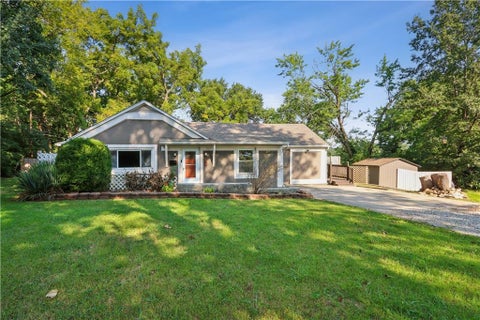 Photo of 204 E 96th Street, Kansas City, MO 64114 (MLS # 2639131)