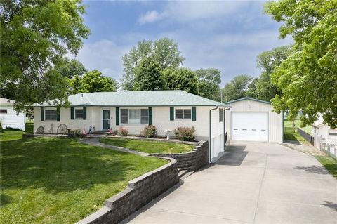 Photo of 510 S 2nd Street, Lansing, KS 66048 (MLS # 2620818)