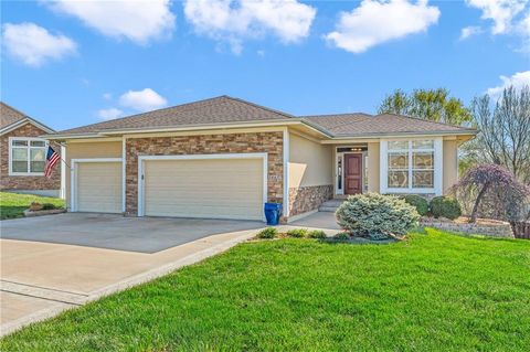 Photo of 16657 Sandstone Circle, Basehor, KS 66007 (MLS # 2625072)