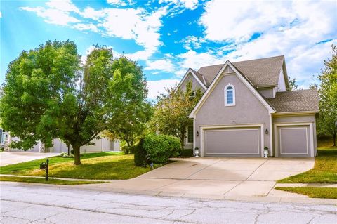 Photo of 10308 N Lucerne Avenue, Kansas City, MO 64154 (MLS # 2581991)