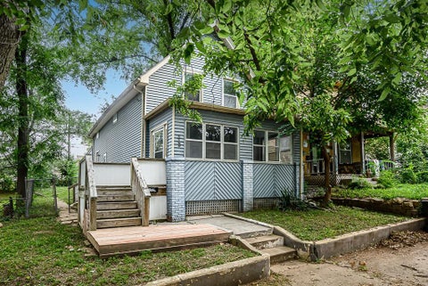 Photo of 512 Ottawa Street, Leavenworth, KS 66048 (MLS # 2636149)