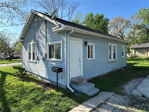 304 W South Street, Harrisonville, MO 64701 - #: 2582912