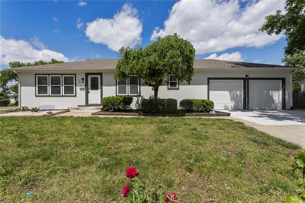 Photo of 1400 E Loula Street, Olathe, KS 66061 (MLS # 2617770)
