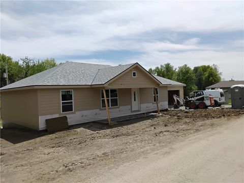 300 Maple Terrace, Maysville, MO 64469 - #: 2547843