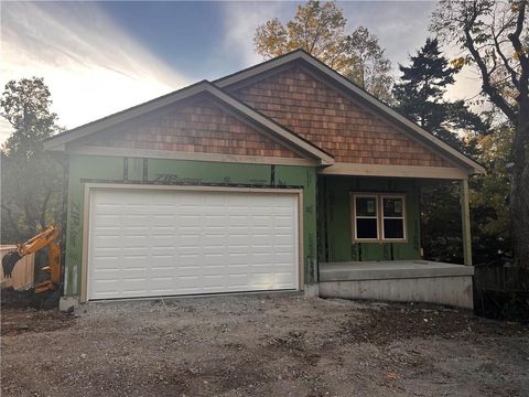 Photo of 5024 Fontana Street, Roeland Park, KS 66205 (MLS # 2583737) Photo of 5024 Fontana Street, Roeland Park, KS 66205 (MLS # 2583737)