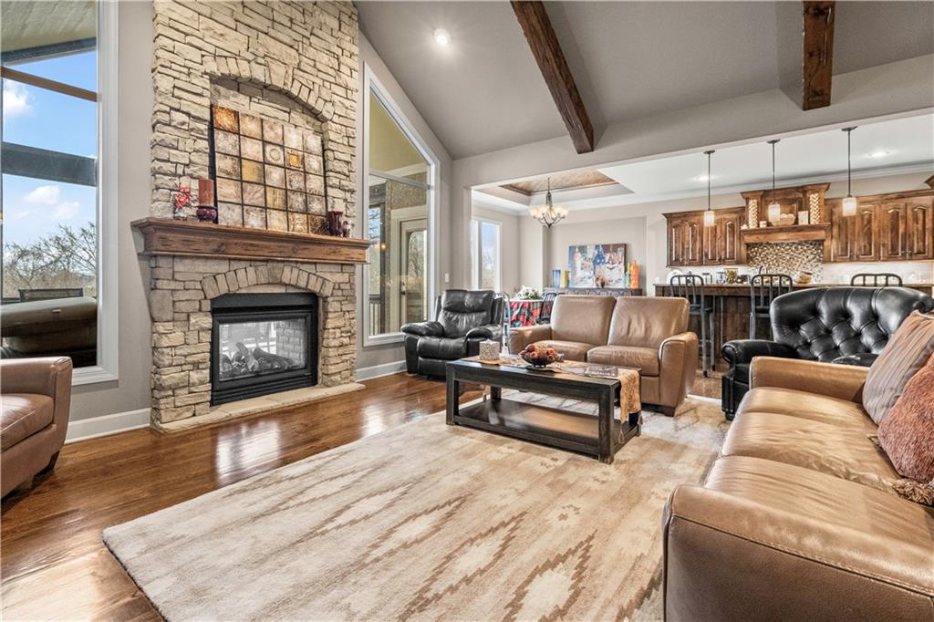 9425 Pinnacle Street