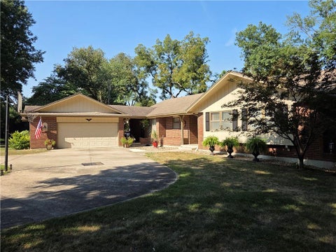 900 Holly Avenue, Harrisonville, MO 64701 - MLS#: 2638136