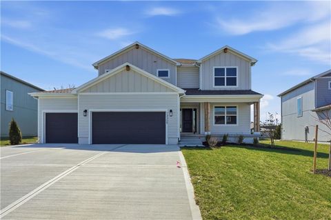 Photo of 13309 W 179th Street, Overland Park, KS 66013 (MLS # 2609147)