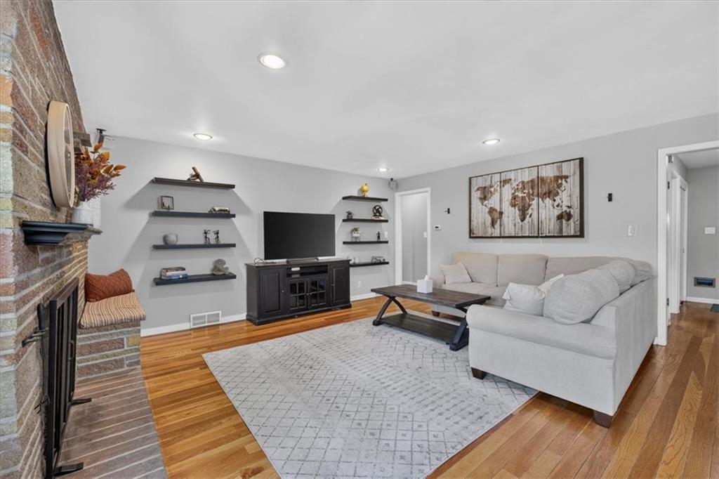5714 W 77th Terrace