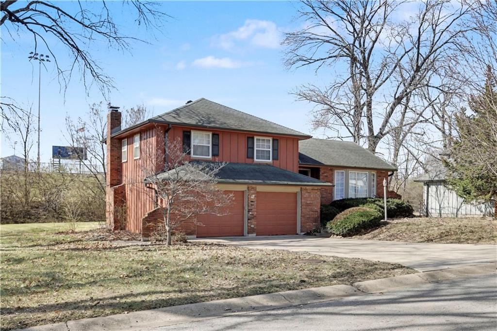 Photo of 6905 E 129th Street, Grandview, MO 64030 (MLS # 2607814)