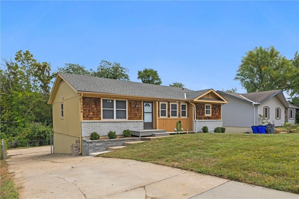 Photo of 1124 N Curtis Street, Olathe, KS 66061 (MLS # 2592166)